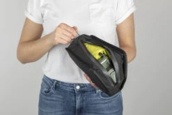 Fidlock TWIST Essential Bag + Bike Base Set - L Schwarz 31 Fidlock TWIST Essential Bag + Bike Base Set - L Schwarz -Fahrradzubehör 09662 BLK fidlock twist essentialbag inside filled