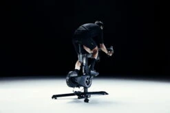 Wahoo Fitness KICKR Bike V2 Wifi 17 Wahoo Fitness KICKR Bike V2 Wifi -Fahrradzubehör Wahoo KICKR BIKE v2 WFBIKE3 QTR RIDER 02323