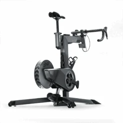 Wahoo Fitness KICKR Bike V2 Wifi 14 Wahoo Fitness KICKR Bike V2 Wifi -Fahrradzubehör Wahoo KICKR BIKE v2 WFBIKE3 Rightside34RearLow PigtailUpdated PNG